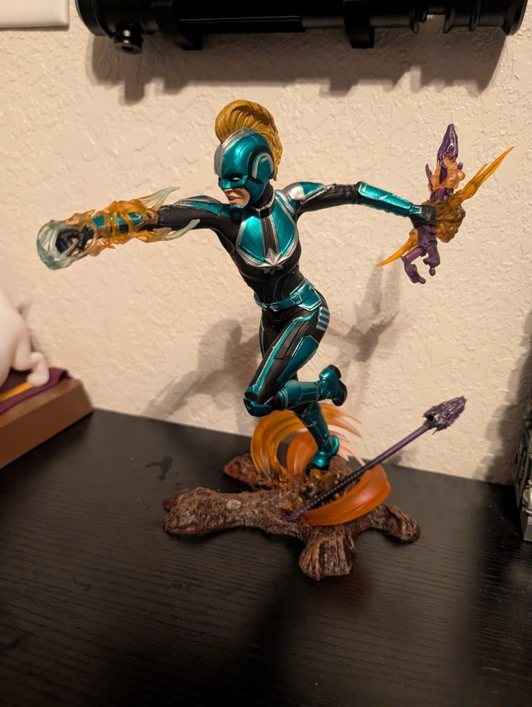 Captain Marvel PVC Diorama Marvel Gallery Diamond Select