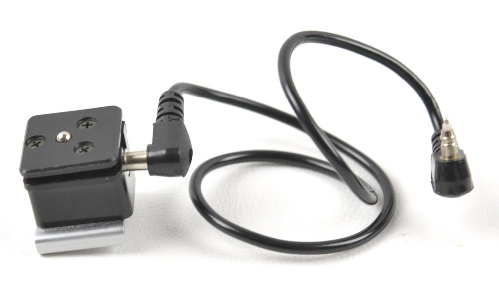 HOTSHOE ADAPTER W/ CORD