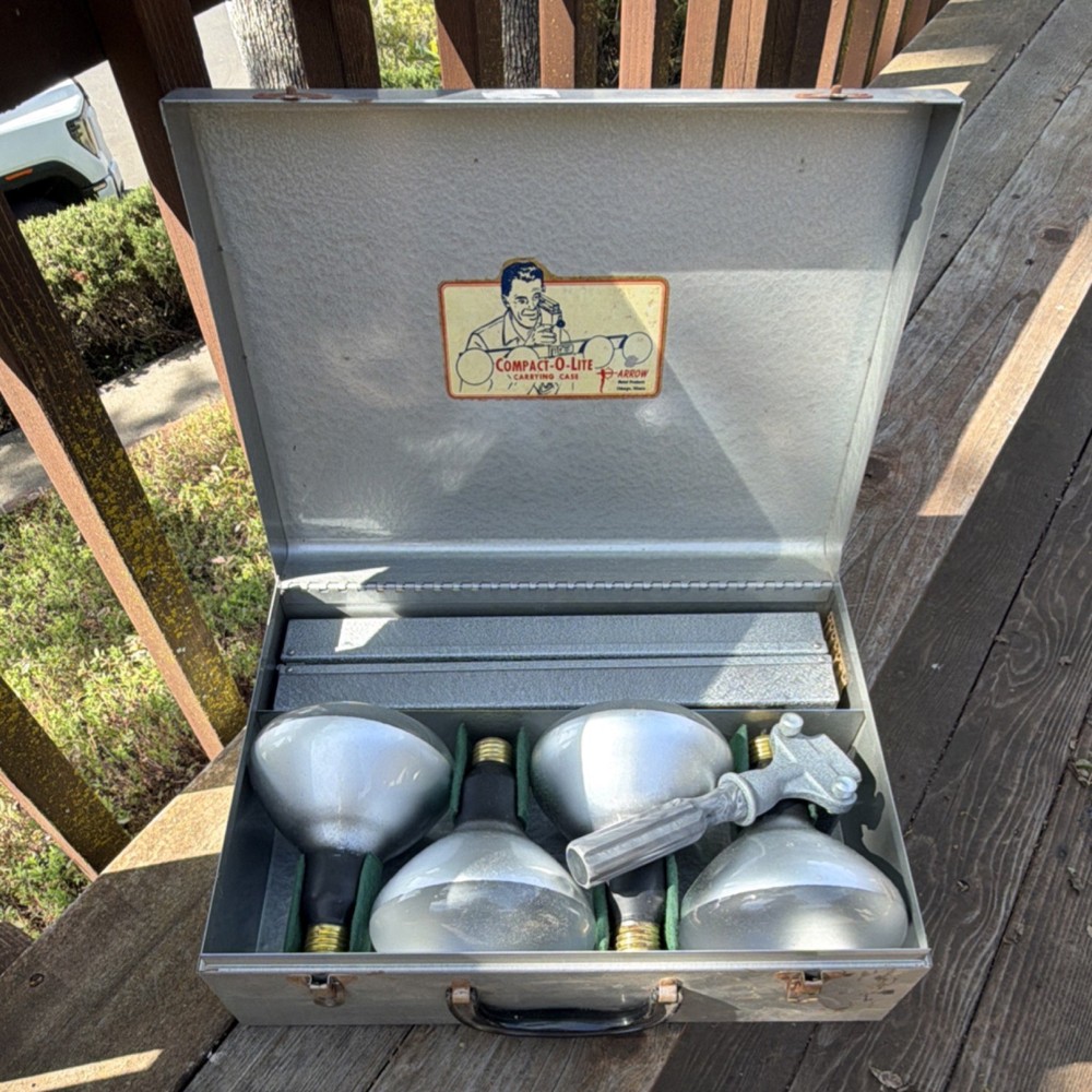 Arrow Compact-O-Lite Continuous Lighting Set Silver Carrying Case 4 Bulbs