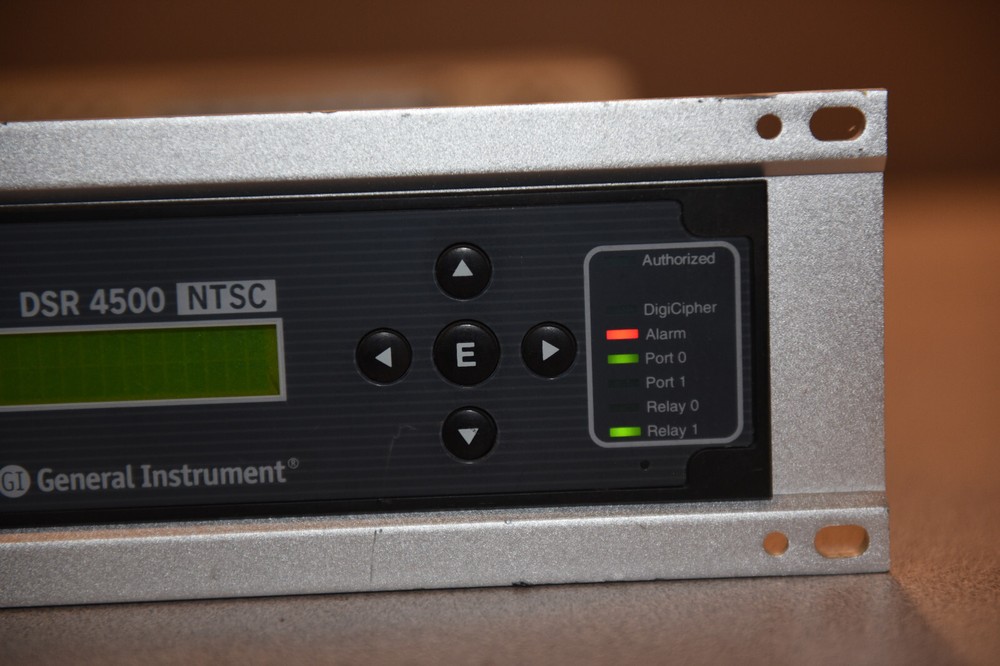 General Instruments DSR-4500 Commercial Satellite Receiver Decoder