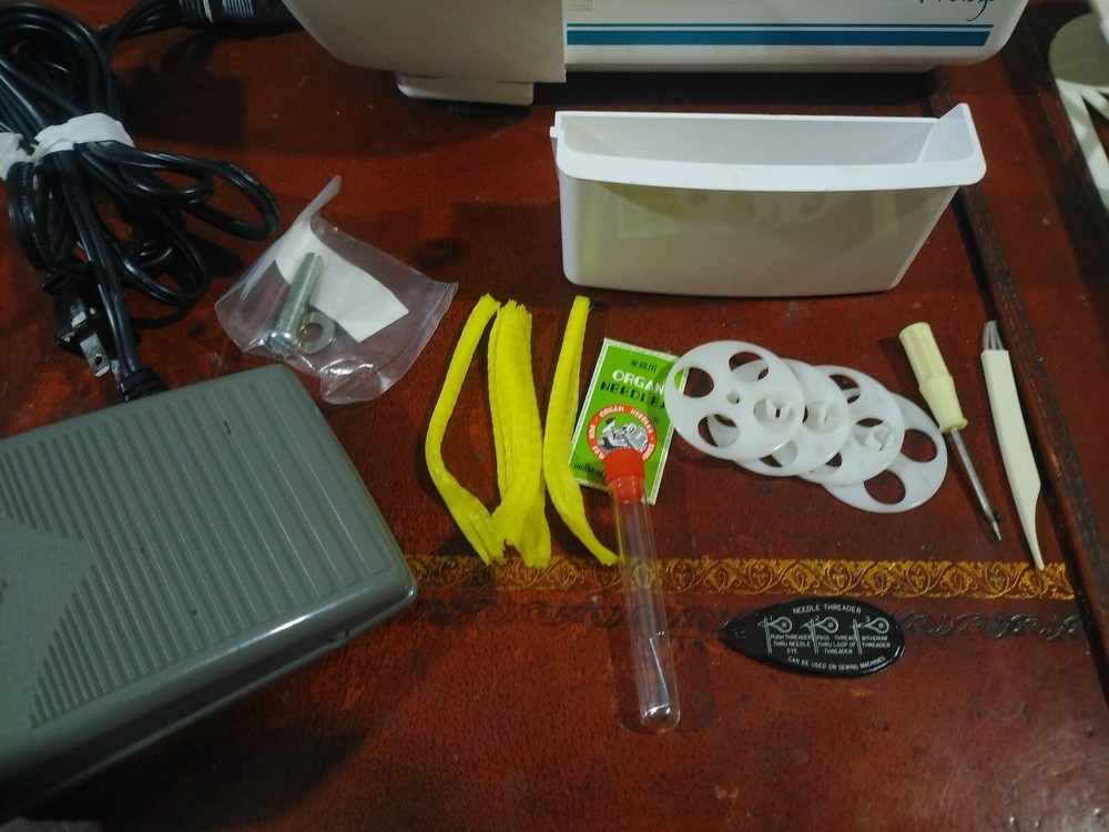 Working Baby Lock Protege - BL5370ED - 4 Spool Serger Differencial Feed