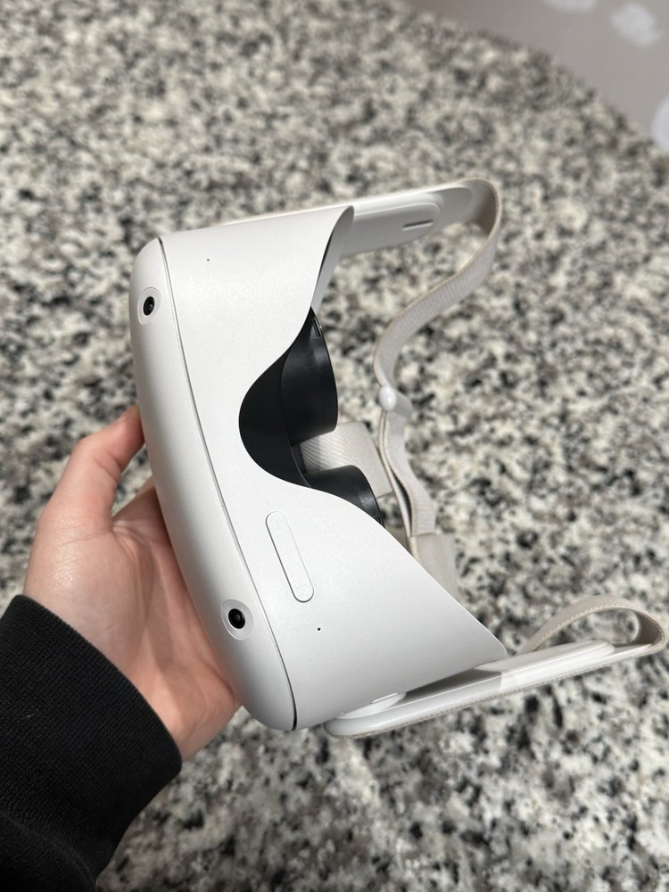 Oculus Quest 2 256GB Advanced All-in-one VR Headset – White