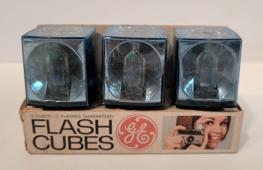 Vintage GE Flash Cubes 3 Cubes 12 Flashes Original Packaging NEW NOS
