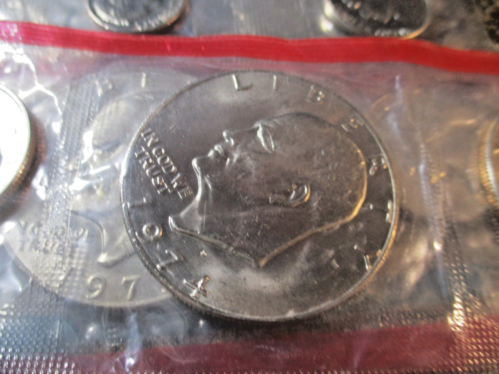 1974-D 1/2 MINT SET WITH EISENHOWER DOLLAR