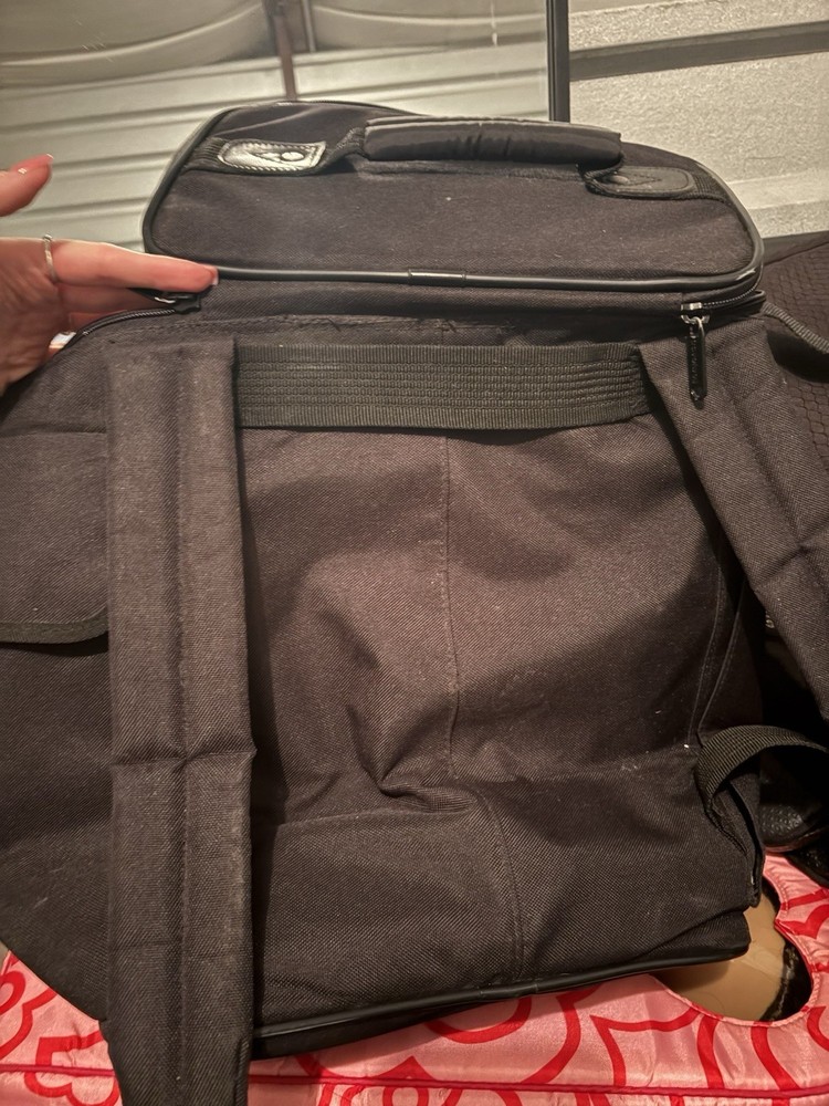 Kick Hunger Challenge Black Bowling Bag, 3 Compartments, Zipper, Handle