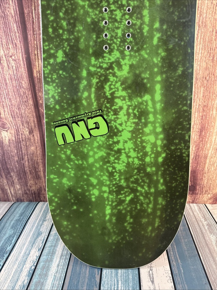 GNU Park Pickle snowboard 156w Great Condition