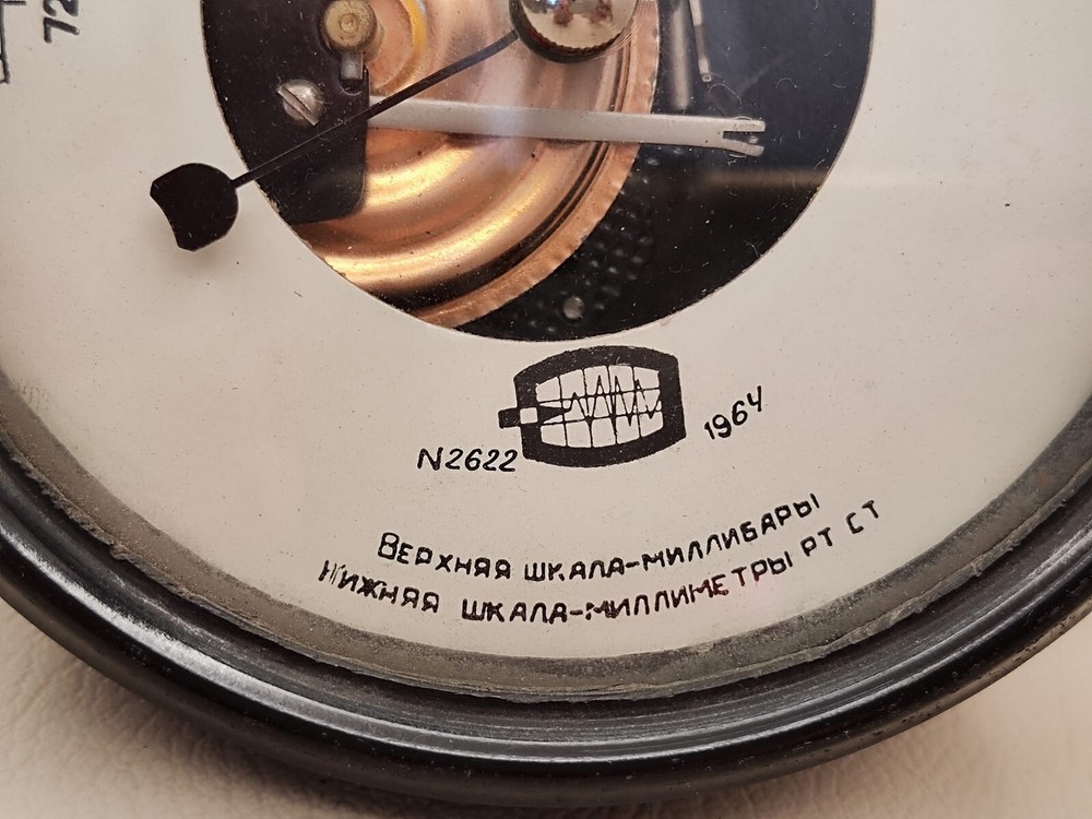 ANTIQUE ANEROID BAROMETER BR-52 1964 PRECISE BAKELITE USSR