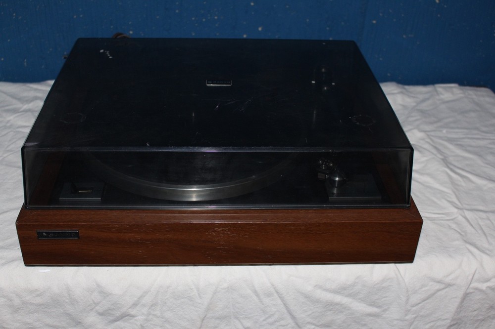 Sanyo TP-1800 Turntable - Missing 1 hinge