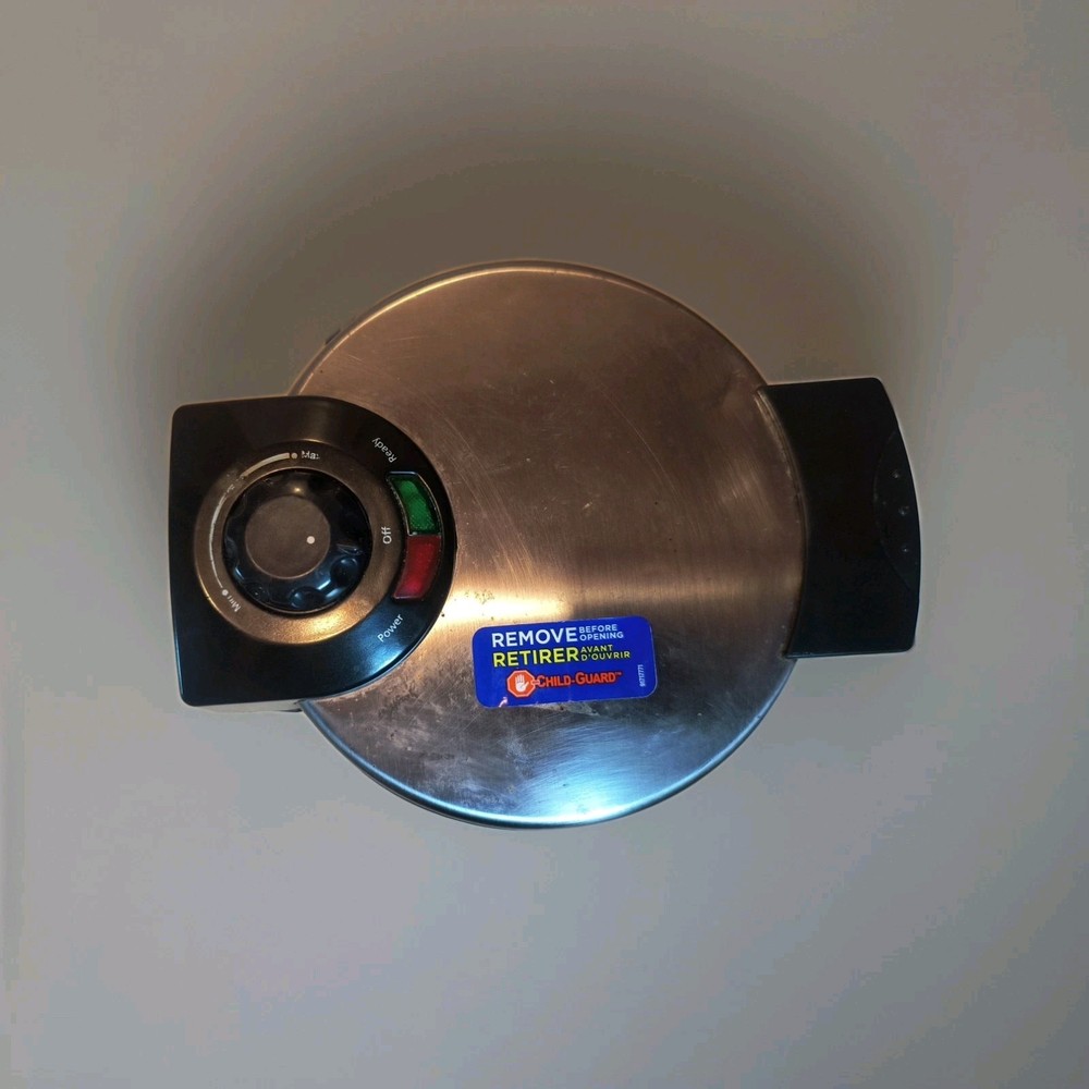 Oster 8” Nonstick Belgian Waffle Maker with Temp Control Silver AA