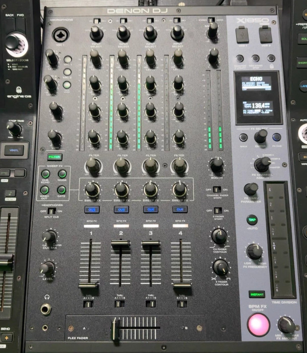 1pcs Denon SC6000 DJ Controller Package