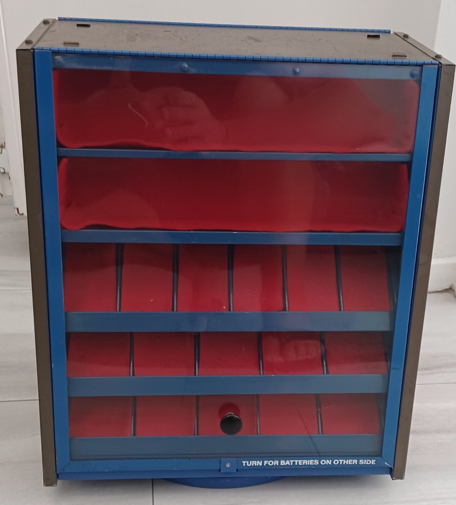 COOL RETRO EVEREADY BATTERY CONTERTOP DISPLAY CASE -ROTATES AND LOCKS