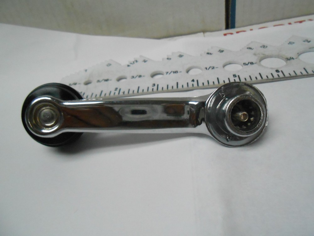 701-735 REPLACEMENT WINDOW HANDLE 2862167 NEW OLD STOCK