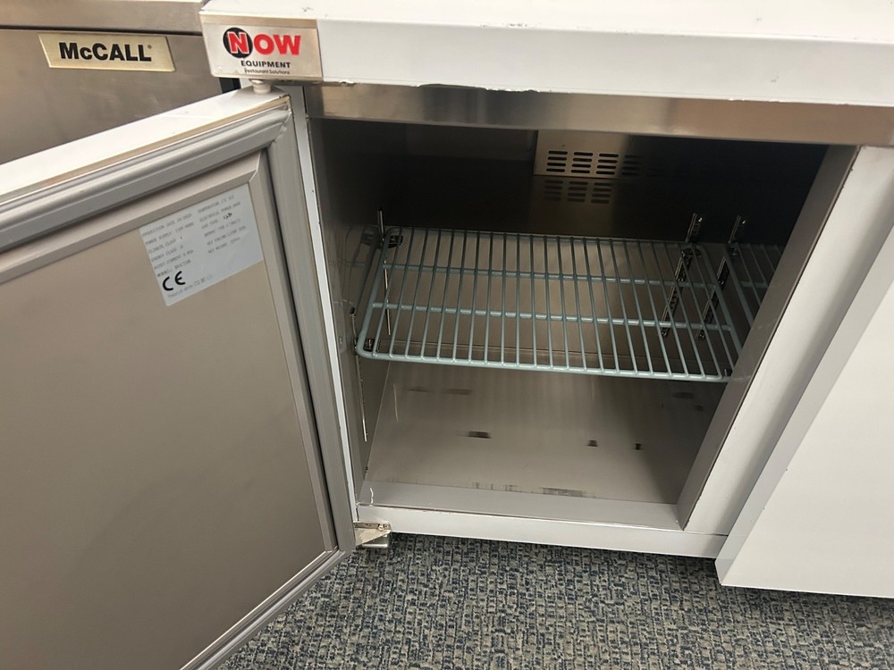 DUKERS DUC72R, 3 Door 72" UNDER COUNTER REFRIGERATOR
