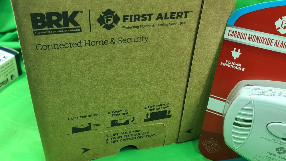 FIRST ALERT C0600 Plug-In Carbon Monoxide Detector