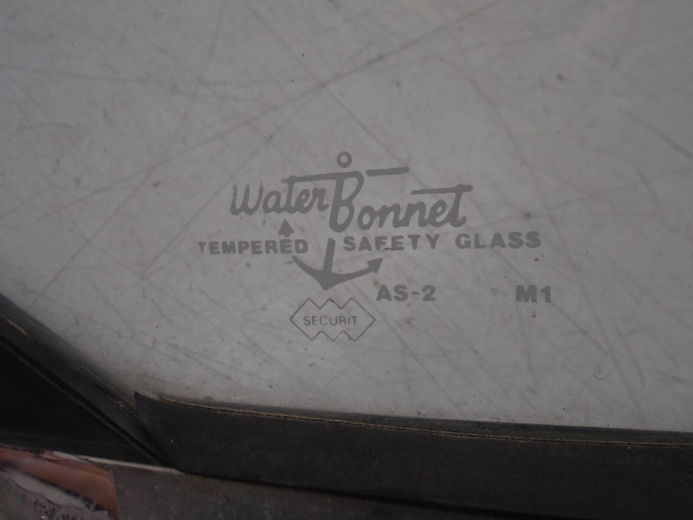 Z7d 1998 196 Monterey Boat Windshield STB Driver Side Right Water Bonnet