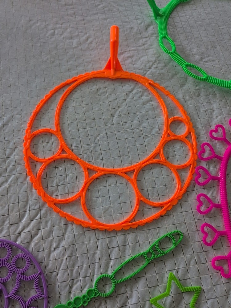 Children's Bubble Wand Set With Four Packages Of Concentrated Bubbles Solution