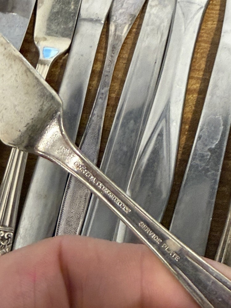 Vintage Flatware Lot 30+ Pieces Silverware Oneida, Tudor, Etc