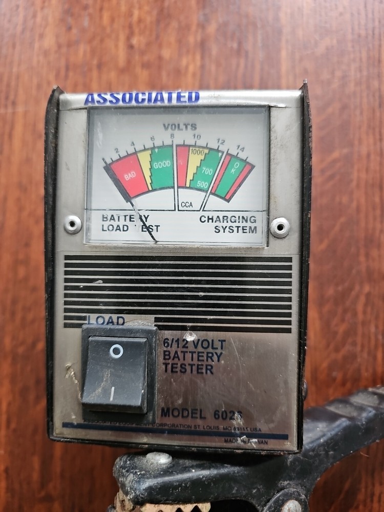 Associated 6/12 Volt Battery Tester Model 6026 Battery Load Test Charge system