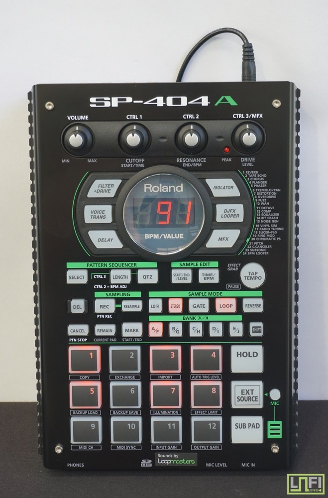 Roland SP-404A Linear Wave Sampler Black Production Sampler / Drum Machine
