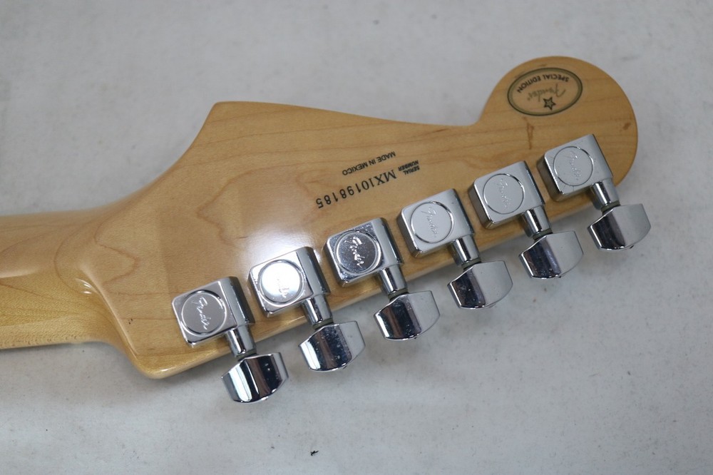 Fender FSR STANDARD STRATOCASTER