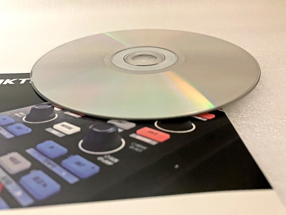 Native Instruments TRAKTOR KONTROL X1 MK1 Decks & Effects DJ Controller