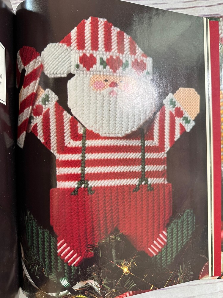 Plastic Canvas Project Book Christmas In Plastic Canvas 70 Projects Crafts EUC