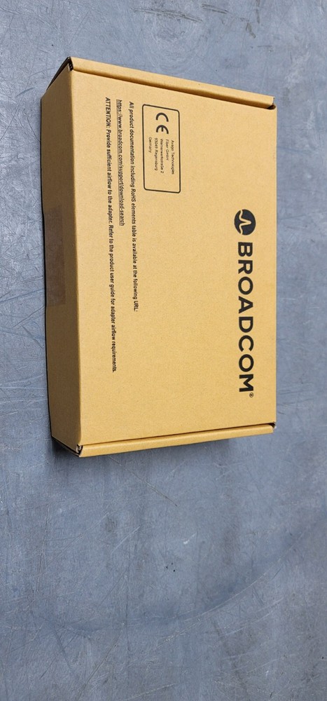 Broadcom P411W-32P NVMe Switch Adapter