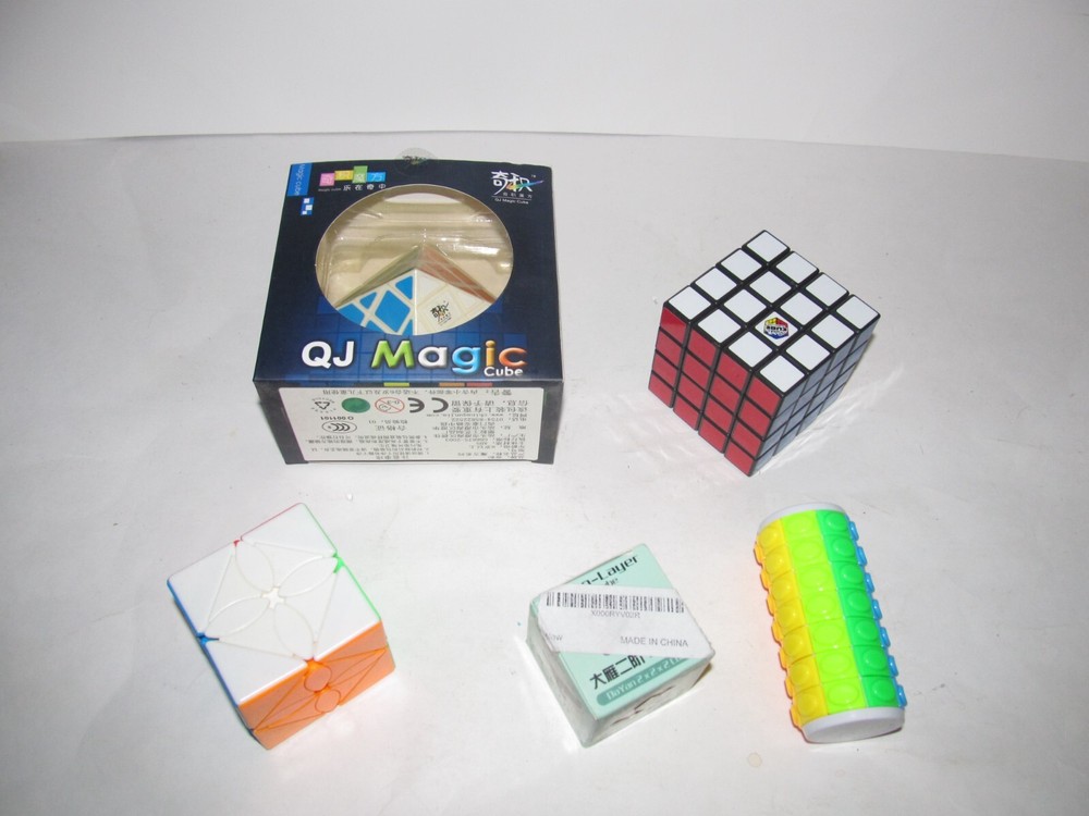 Rubik's cube and other puzzles lot  (B)