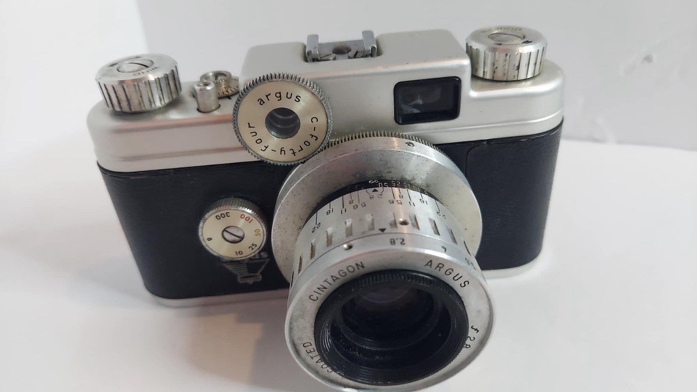 Argus C 44 35mm Camera In Original Leather Case UNTESTED