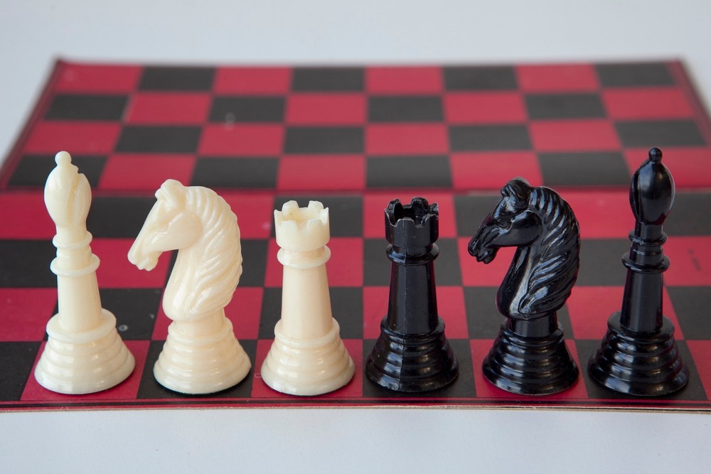 Vintage Chessmen King Size Chess Set - READ