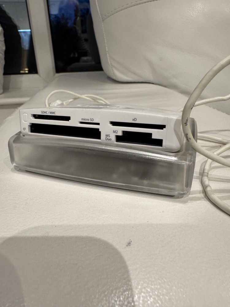 LEXAR MULTICARD 24-IN-1 USB CARD READER