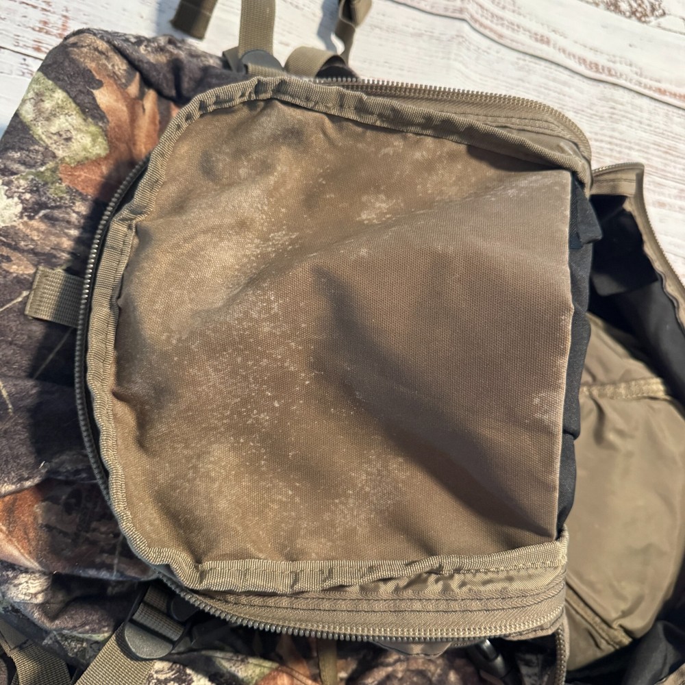 (TORN STRAP) Camelback Maximum Gear Motherlode Backpack Camouflage Hunting