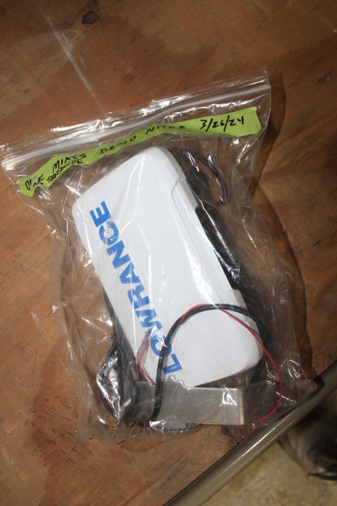 lowrance fish finder