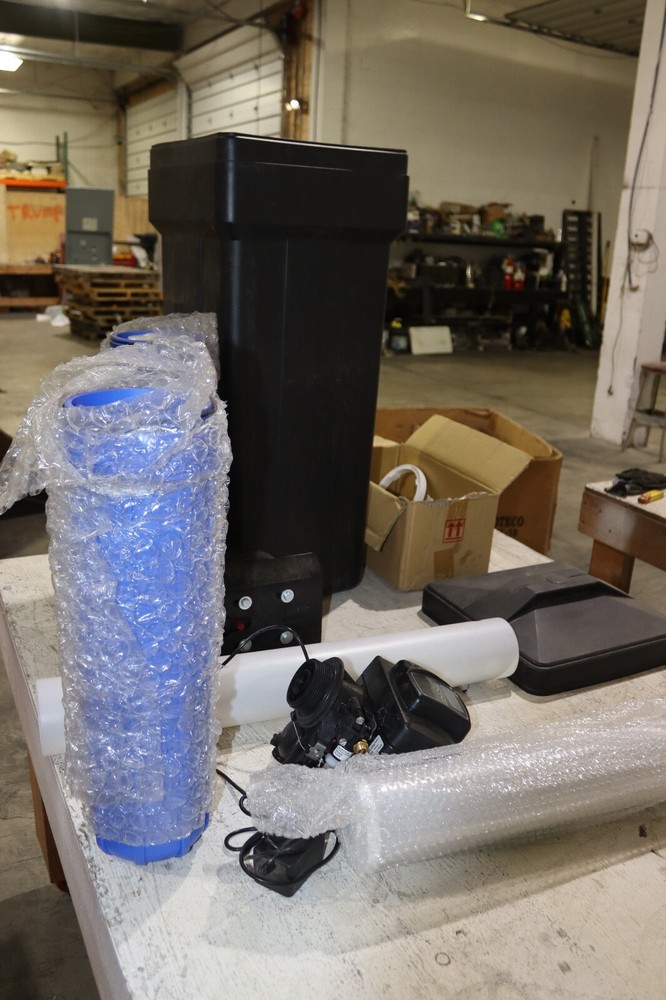 Pentair Fleck 5600-SXT 560006-001 Digital Metered Water Softener System w/Tank