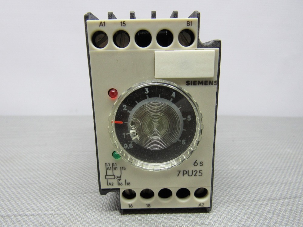 Siemens 7PU2540-1AB30 Time Relay