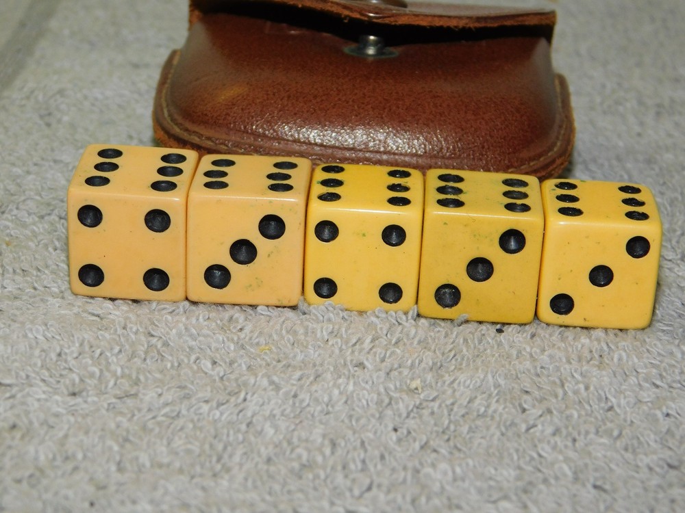 5/8" Bakelite Spot Dice Set Good Condition