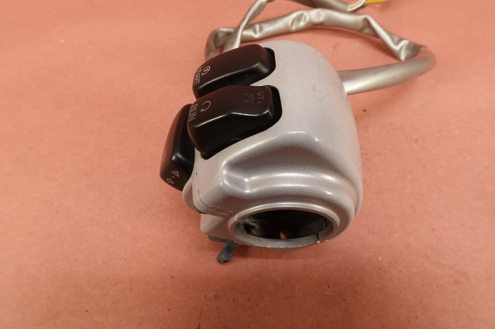 2002-2006 Harley Davidson V-rod Vrod Right Handlebar Stop Start Kill Switch