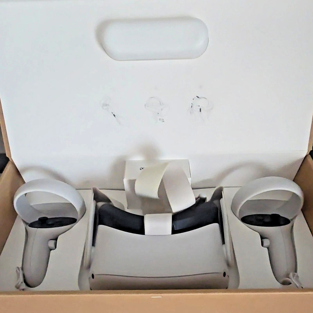 128GB Meta Quest 2 VR Headset - w Controllers