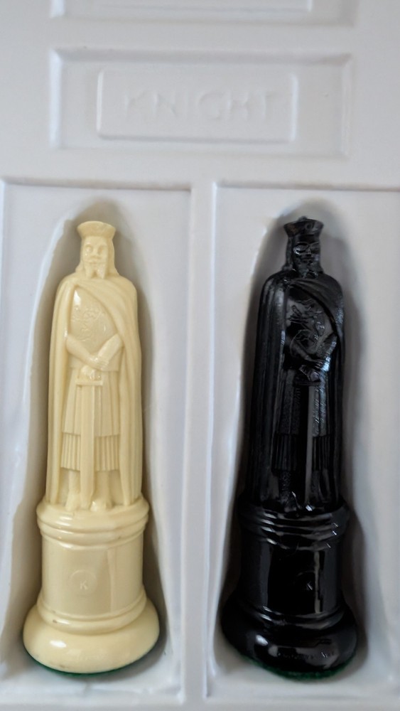 Vintage Galant Knight Chess Set