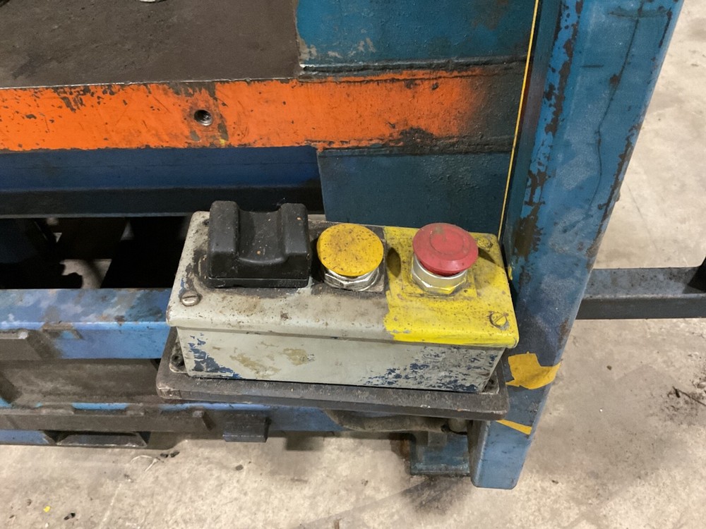 4 POST HYDRAULIC PRESS #280AA