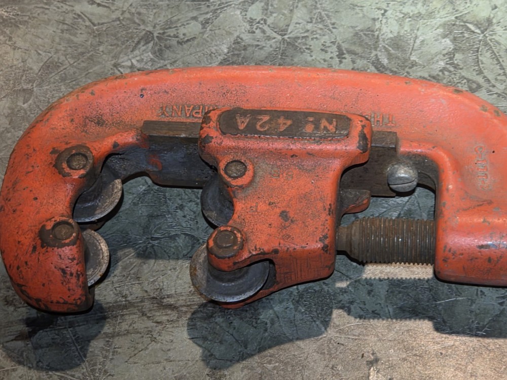 LARGE VINTAGE PIPE CUTTER