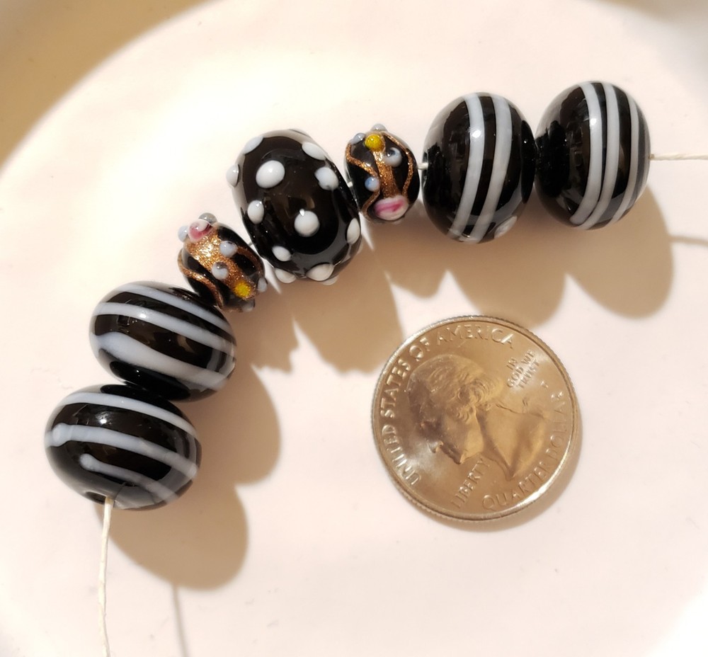 Handmade Beautiful Black And White Lampwork Glass Beads (B7)