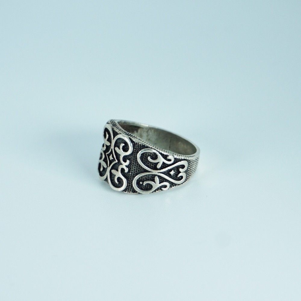 Handcrafted 925 Sterling Silver Ring with Ornate Pattern size 8.5