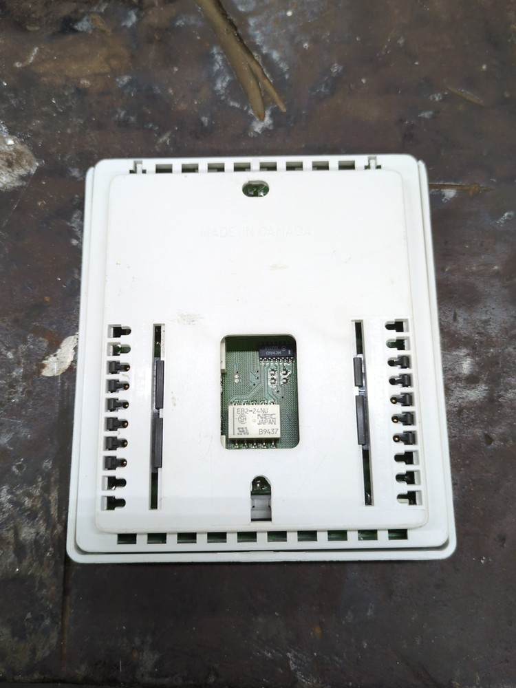 Johnson Controls T500HCP1 Programmable Thermostat White