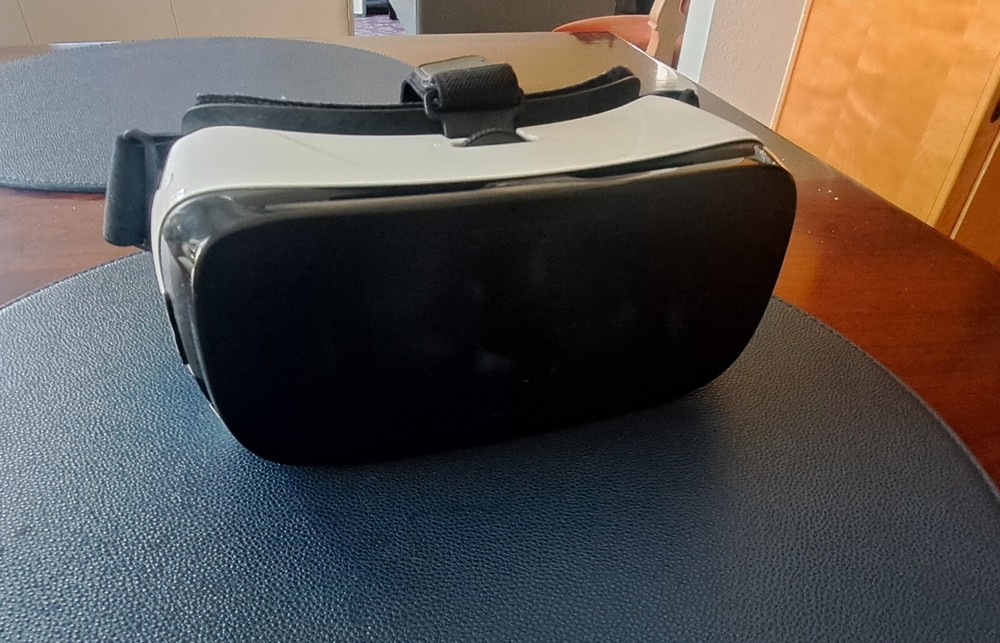 Samsung Vr Headset SM-R322