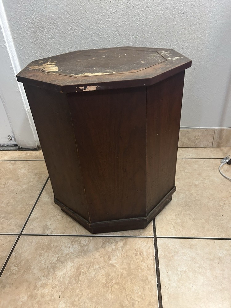 Middle Century Classic Drum Table ￼