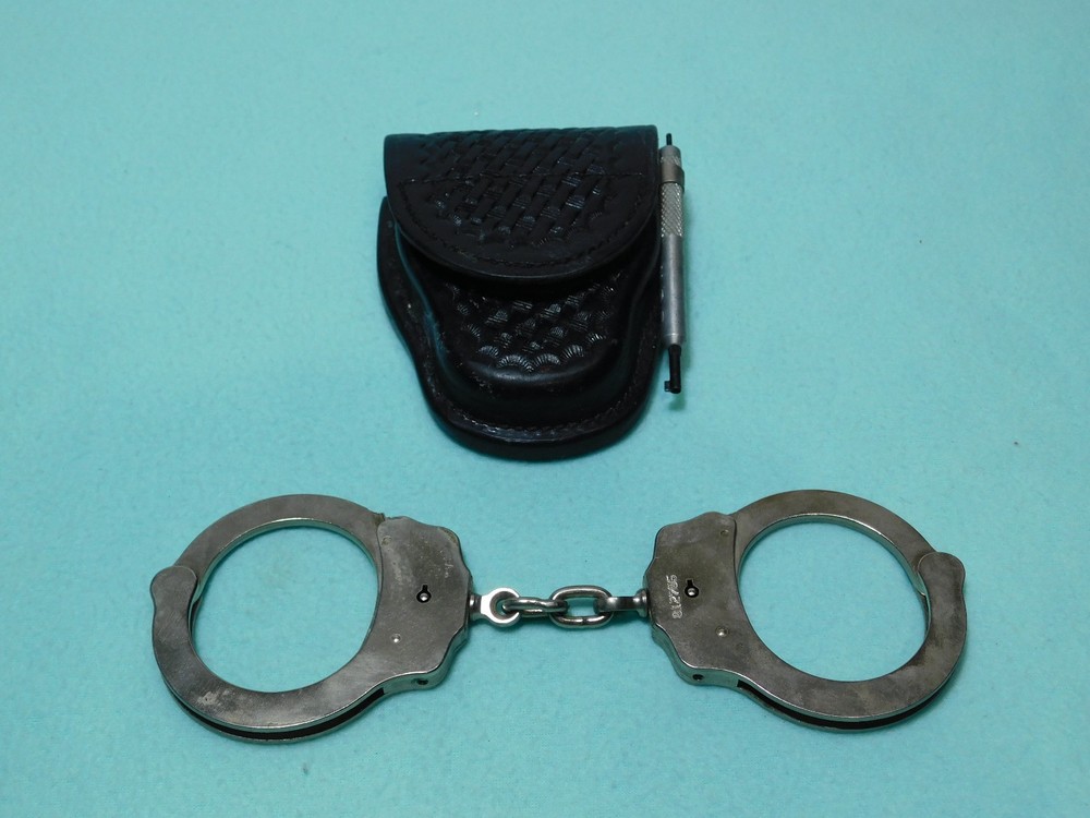 Peerless Handcuffs Co. Model 500 Nickle Plated With Key & Bianchi Leather Case