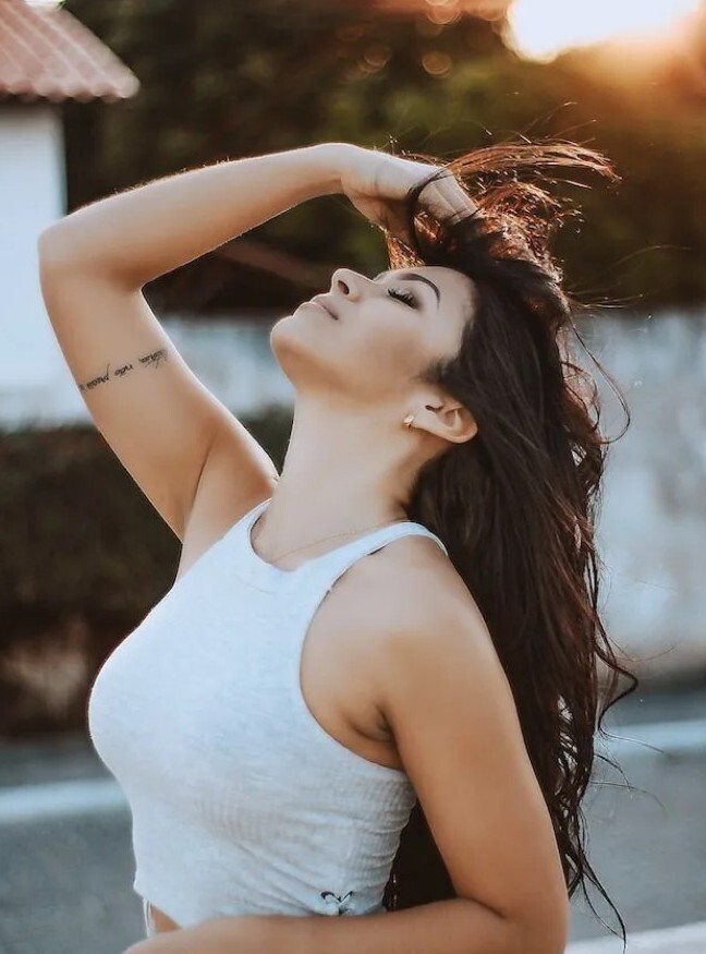 Metaphysical Beautiful, worshiped by men