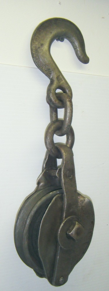 Vintage Diamond-Duluth Cast Iron Block & Tackle Barn Pulley