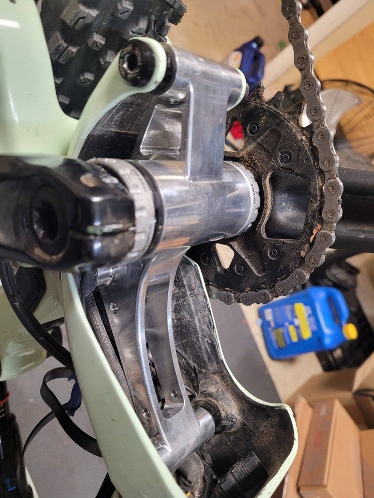 Shimano EP8/EP6/E7000/E8000 to standard crankset adapter WITH bash guard